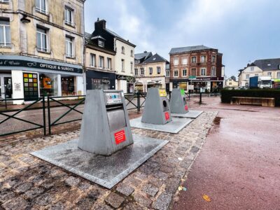 Utilisation des bornes de collecte de déchets à Goderville